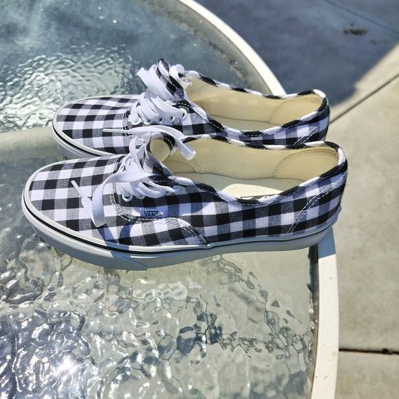 Vans Unisex Black and White Checkered Sneakers SzM-7.5 W-9. - Picture 4 of 12